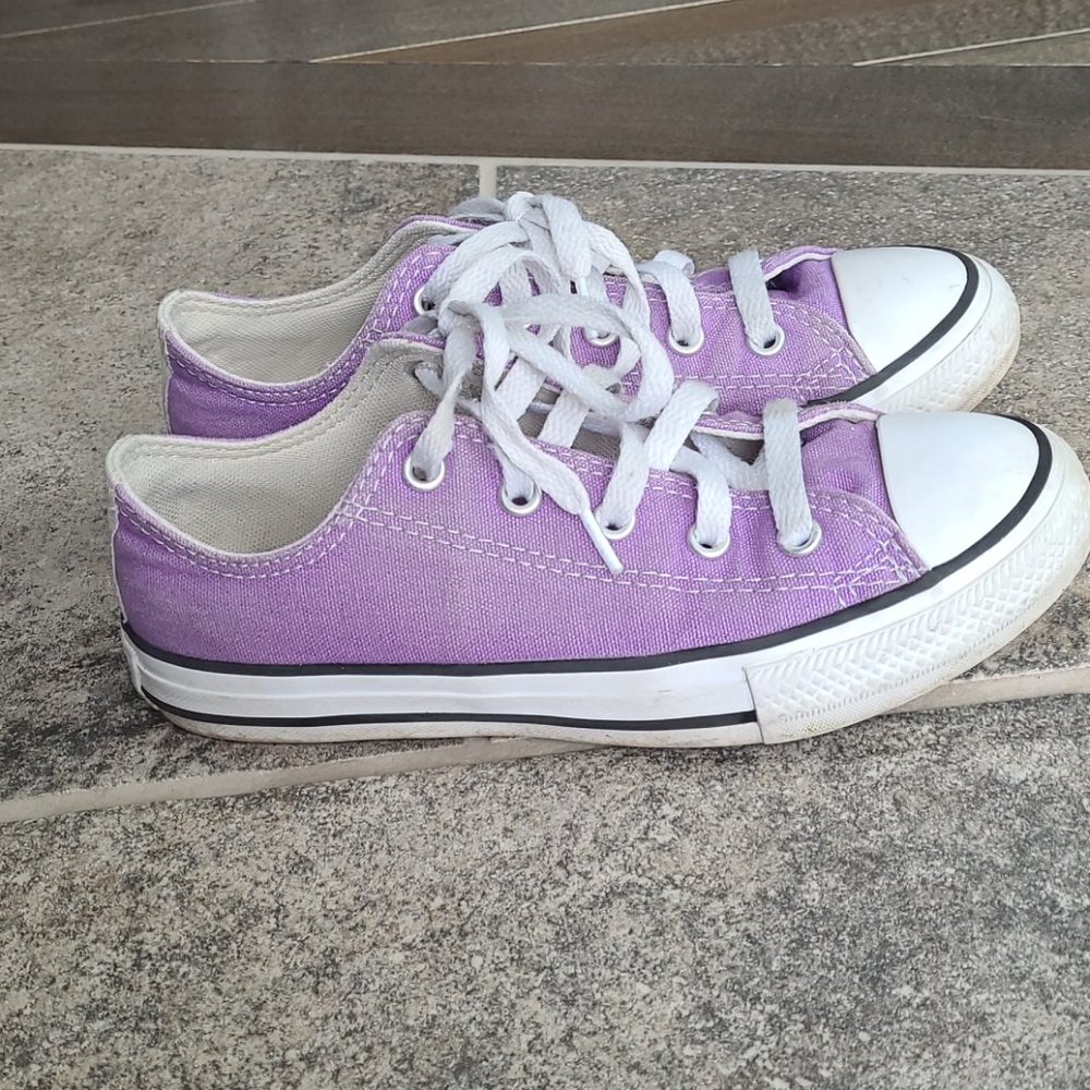 Girls Converse Sz 1